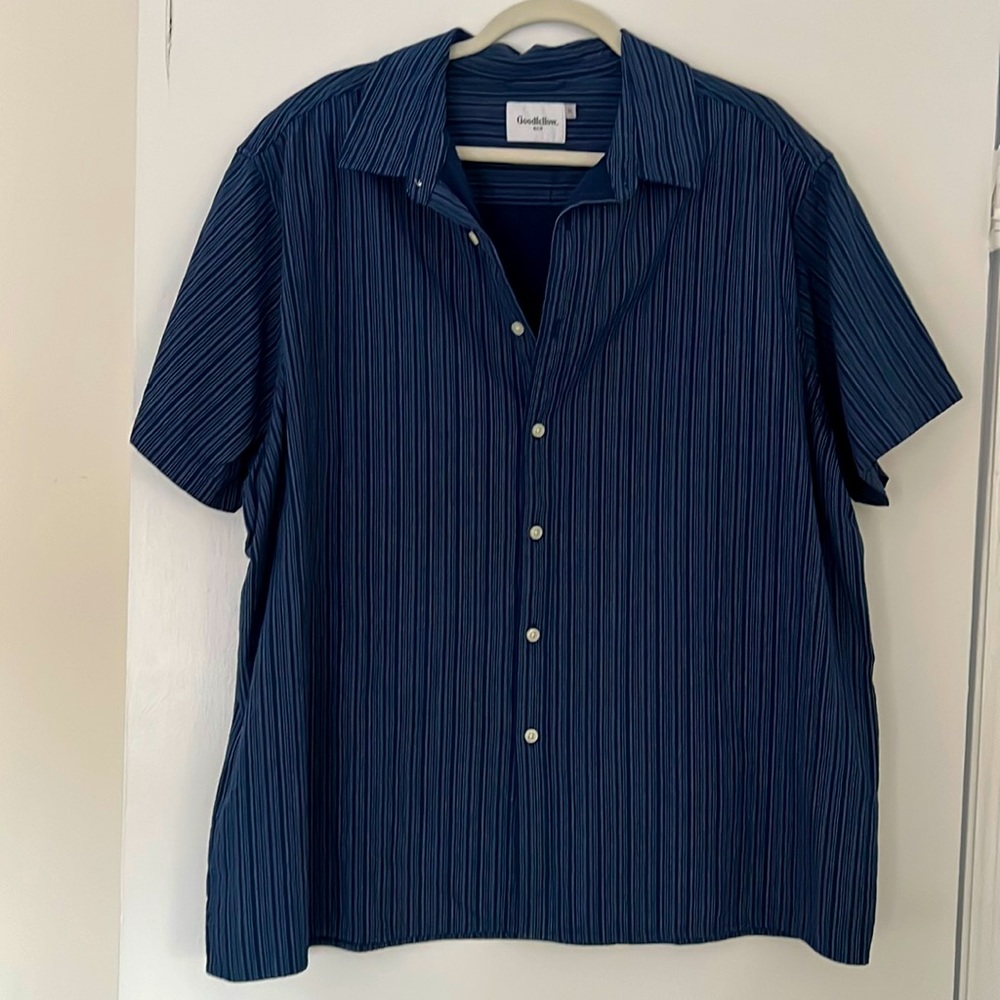 Men’s Short Sleeve Button Up